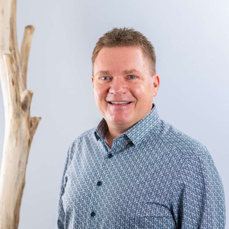 Jochen Bumann (jochen.bumann@raiffeisen.ch)