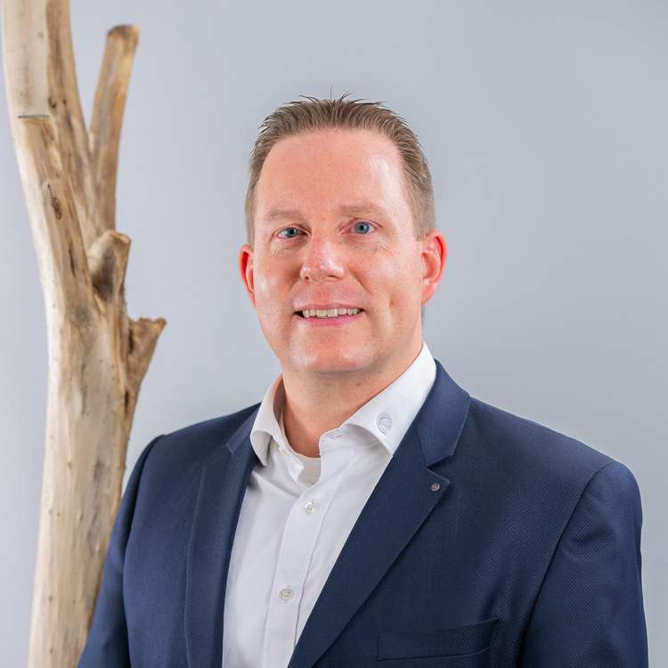 Mario Andenmatten (mario.andenmatten@raiffeisen.ch)