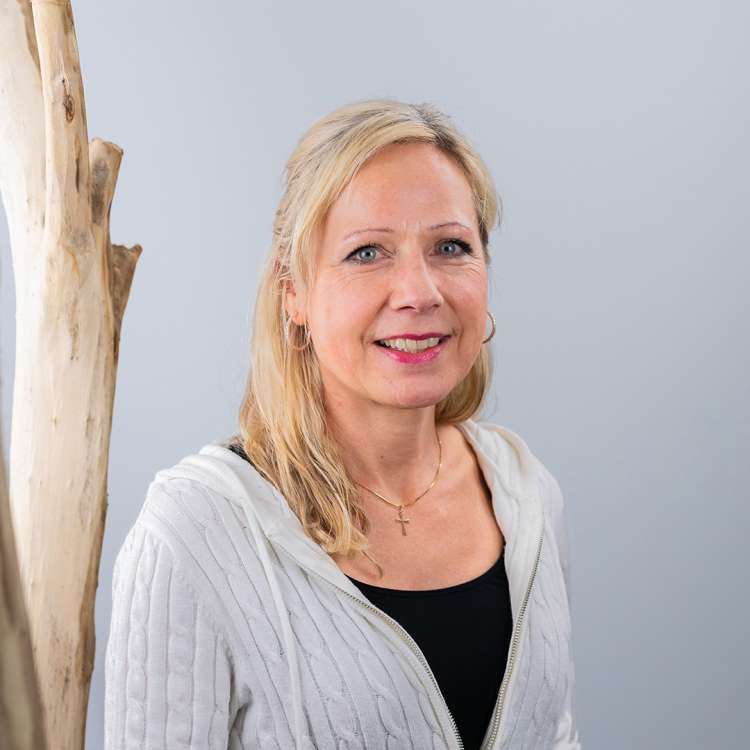 Nicole König (nicole.koenig@vr.raiffeisen.ch)