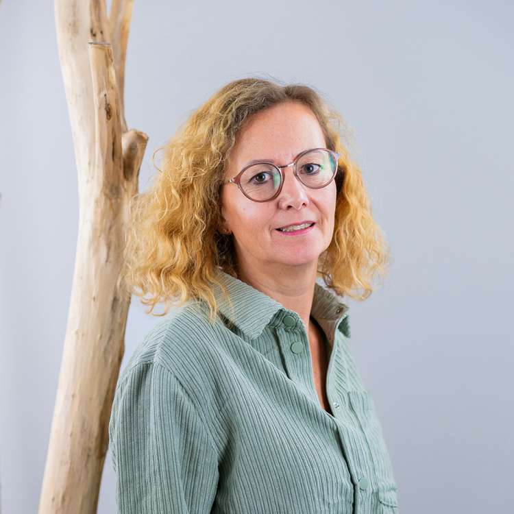 Esther Imboden (esther.imboden@raiffeisen.ch)