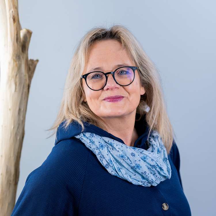 Bernadette Pollinger (bernadette.pollinger@raiffeisen.ch)