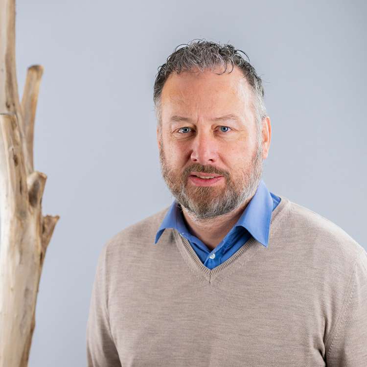 Damian Schnidrig (damian.schnidrig@raiffeisen.ch)