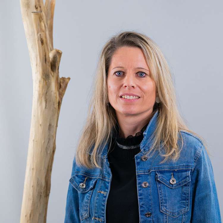 Marielle Guntern-Oggier (marielle.guntern-oggier@raiffeisen.ch)
