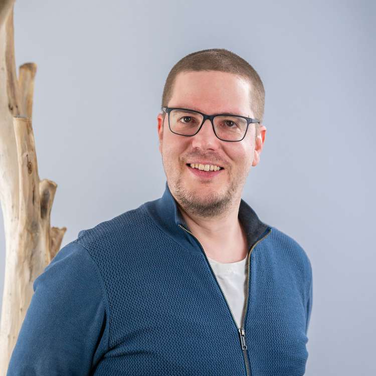 Simon Karlen (simon.karlen@raiffeisen.ch)