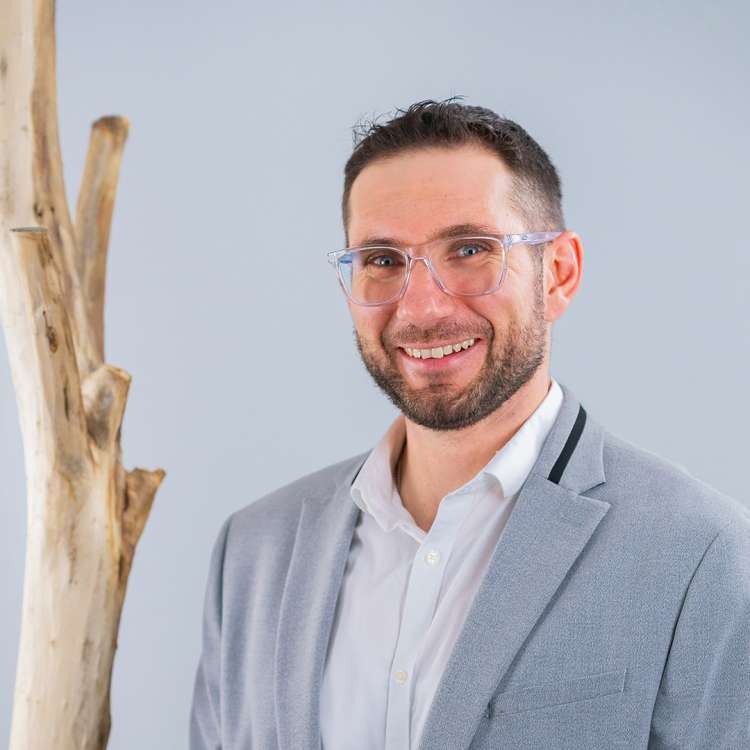 Robert Anthamatten (robert.anthamatten@raiffeisen.ch)