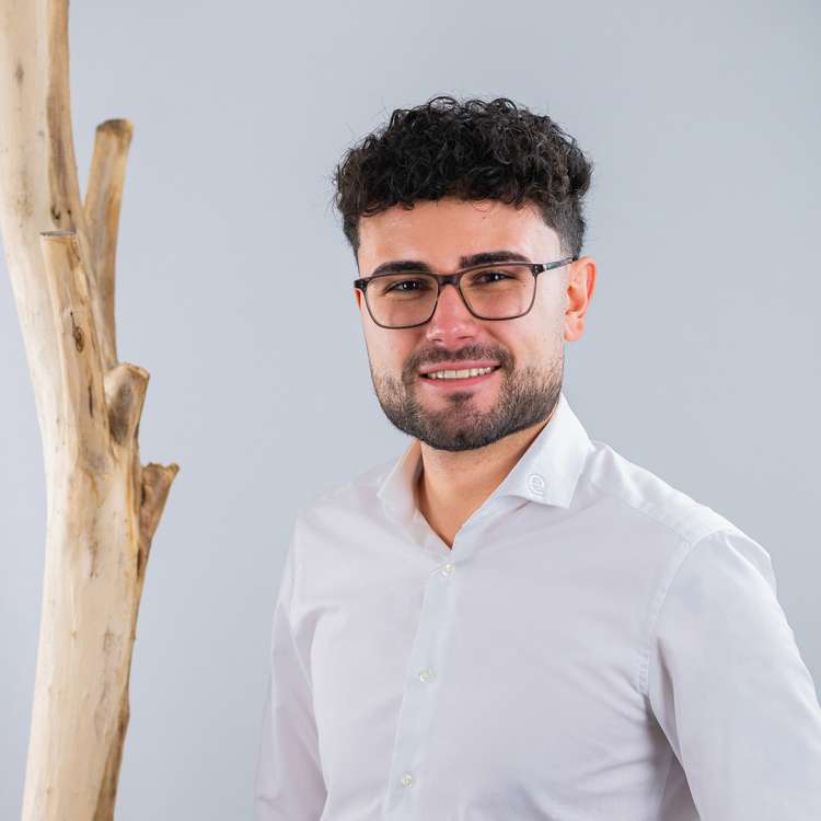 Tiago Pereira (tiago.pereira@raiffeisen.ch)