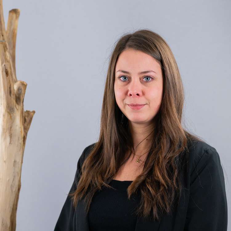 Laura Conconi (laura.conconi@raiffeisen.ch)