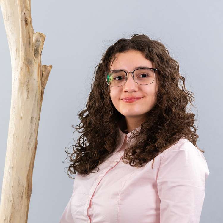 Catia Rodrigues Pereira (catia.rodriguespereira@raiffeisen.ch)