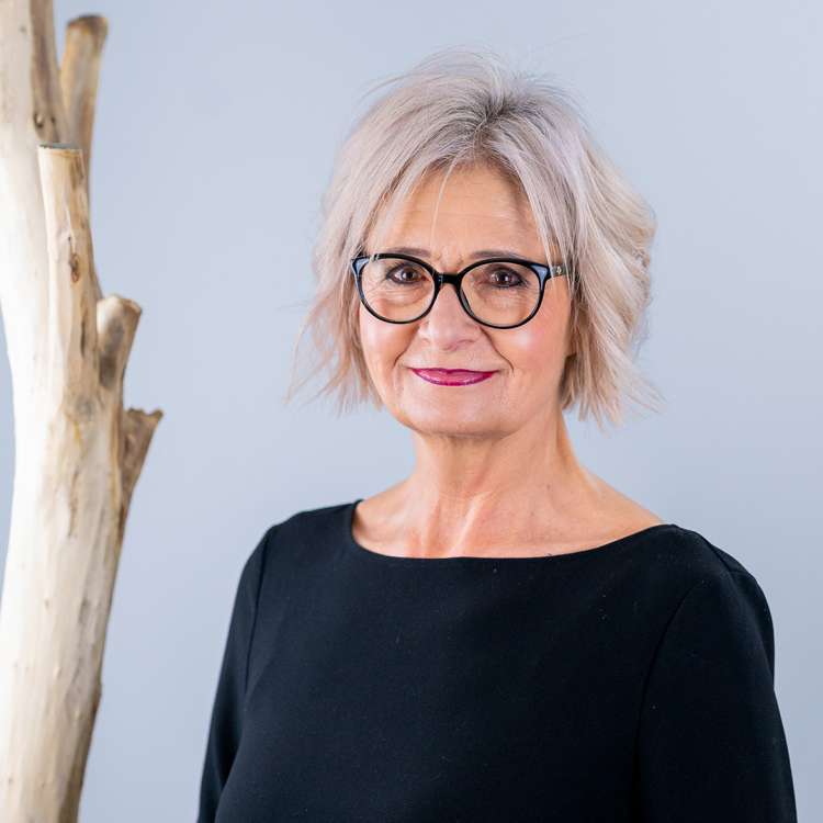Dorothea Schnidrig Zurbriggen (dorothea.schnidrigzurbriggen@raiffeisen.ch)
