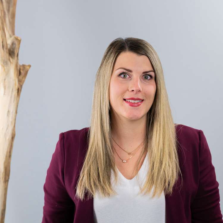 Valérie Furrer (valerie.andenmatten@raiffeisen.ch)
