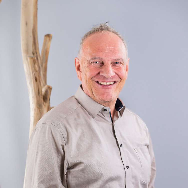 Hubert Andereggen (hubert.andereggen@raiffeisen.ch)