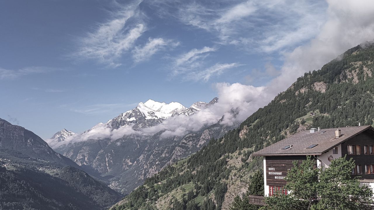 Friedbert Lorenz (info@berghotel-weisshorn.ch)
